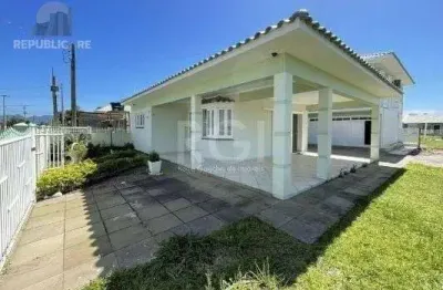 Casa residencial à venda no bairro Balneário São Pedro com 230 m² e 2 quartos.