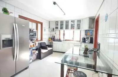 Casa residencial à venda no bairro Santa Isabel com 120 m² e 3 dormitórios.