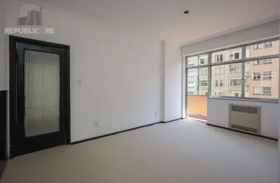 Apartamento à venda no Centro Histórico com 99 m² e 2 dormitórios/quartos disponíveis.