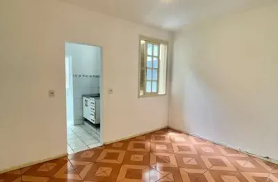 Apartamento à venda na Cidade Baixa com 42 m² e 1 dormitório/quarto disponível.