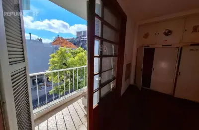 Apartamento à venda no bairro Independência com 183 m² e 3 dormitórios/quartos.