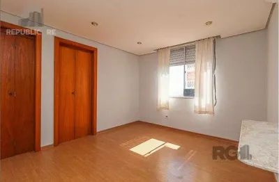 Apartamento à venda no bairro Azenha com 40m² e 1 dormitório/quarto disponível.