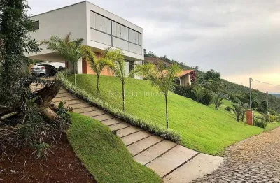 Linda casa de 3 quartos no condomínio estrada real!