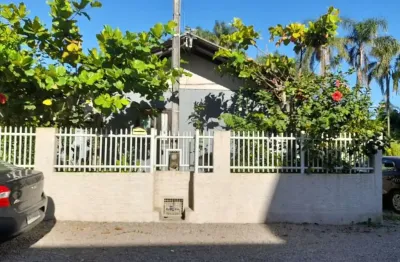 Linda casa mista com ótima localização em armação - penha