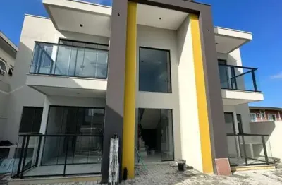 Apartamento com 02 dormitórios e 01 suíte em piçarras