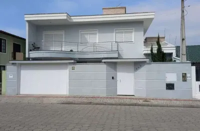 Casa alto padrão no centro de balneário de piçarras