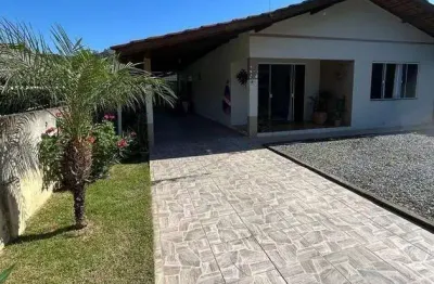 Casa com 3 dormitórios sendo 1 suíte na praia de são miguel