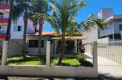 Excelente casa 4 quartos a 250m da praia centro de balneário piçarras sc