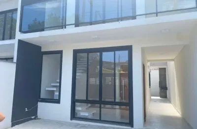 Lindo sobrado alto padrão com 3 suites a 180mts da praia