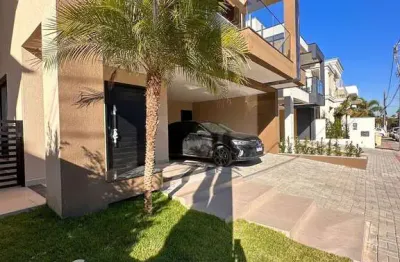 Casa com 4 suítes, piscina privativa no condomínio portal do sol em piçarras sc