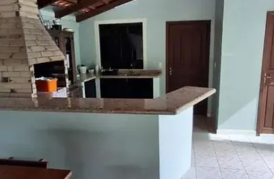 Casa com piscina a 484 metros do mar em balneario piçarras