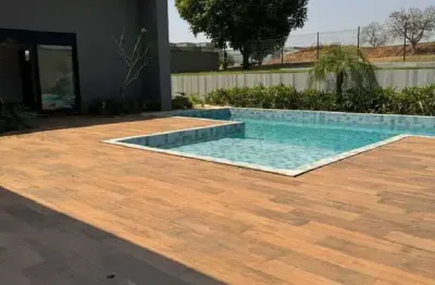 Casa de alto padrão a venda no condomínio portal do sol green go