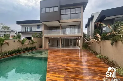 Espetacular casa triplex a venda, com fundo para a mata no condomínio do lago
