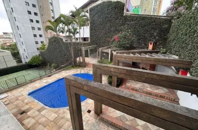 Apartamento espaçoso muito bem localizado, em ótimo estado!