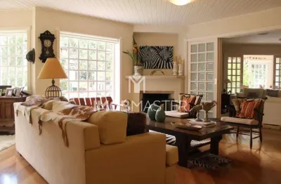 Casa de condomínio com 700 m², 6 quartos sendo 3 suítes à venda no bairro Capivari.