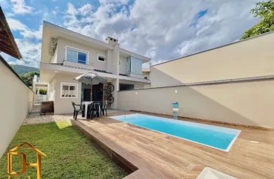 Sobrado 100% mobiliado em pirabeiraba, com 1 suíte e mais 2 quartos, 3 vagas, piscina e churrasqueira