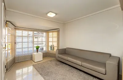 Sobrado à venda em condomínio fechado no bairro guabirotuba em curitiba.