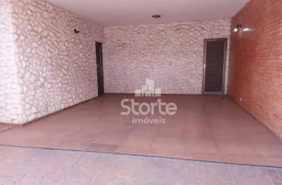 Casa com 6 dormitórios à venda, 302m² por r$ 1.800.000 - centro - uberlândia/mg