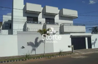 Sobrado com 3 dormitórios à venda, 164m² por r$ 790.000 - jardim veneza - uberlândia/mg