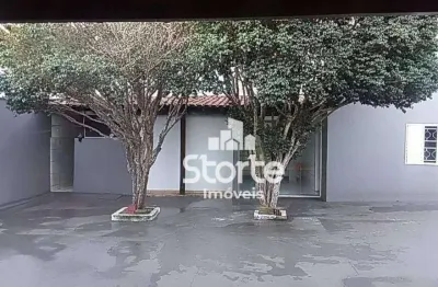 Casa com 3 dormitórios à venda, 226 m² por r$ 750.000,00 - santa mônica - uberlândia/mg