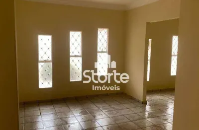 Casa com 3 dormitórios à venda, 200 m² por r$ 890.000,00 - santa mônica - uberlândia/mg
