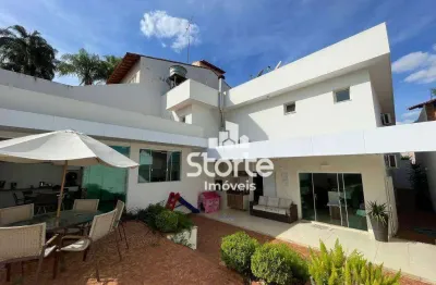 Sobrado alto padrão com 4 dormitórios, 522,18m² por r$ 2.200.000 - tabajaras - uberlândia/mg