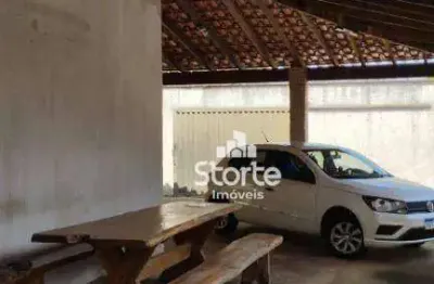 Terreno de 600m² com casa de 2/4 à venda, totalizando construção de 153,32m² por r$ 650.000 - presidente roosevelt - uberlândia/mg