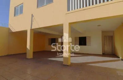 Casa estilo sobrado com 5 dormitórios à venda, 237m² por r$ 750.000 - santa mônica - uberlândia/mg