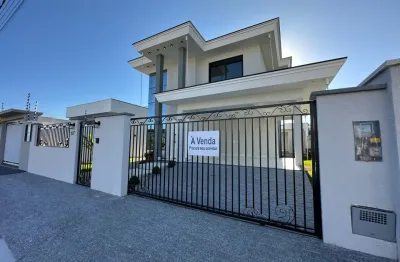 Casa alto padrão no bosque da mata em tijucas, com área de lazer completa!