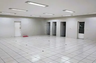 Ponto comercial atualmente reformado venda, com vagas de garagem, localizado na av ademar de barros.