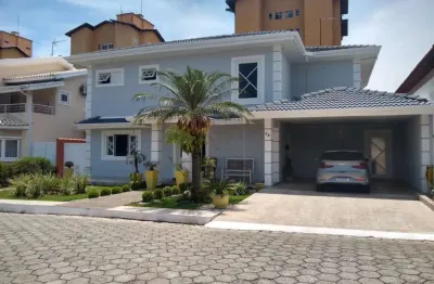 Excelente casa em condomínio em jacareí. 350m²- 5 quartos, 3 suítes, piscina. ótima localização
