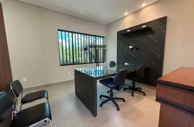 Sala comercial para locação mobiliada pavimento superior com 23 metros quadrados.