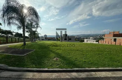 Terreno de esquina a venda já com projeto aprovado e incluso no condomínio residencial alphaville i, com 606,40 metros, excelente topografia e com vista para montanhas.