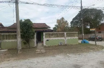 Casa com 3 quartos para alugar na rua roberto petrucelli, 31, terra firme, rio das ostras, 456 m2 por r$ 2.500