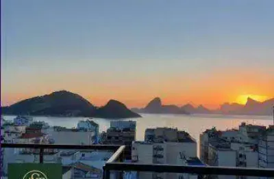 AST IMÓVEIS VENDE  cobertura triplex de 341 m², vista para o Cristo Redentor, com 5 quartos sendo 3 suítes e 2 vagas de garagem no miolo de Icaraí