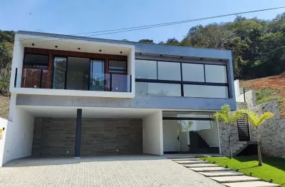 Linda casa em condomínio residencial, com 4 suítes!