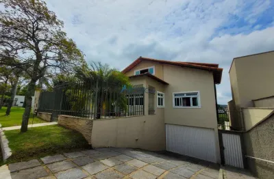Maravilhosa casa com piscina no jardim da serra- condomínio da serra.