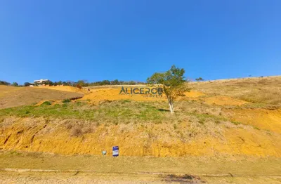 Terreno no condomínio medindo 3.000 m²  no  villagio da serra ii- salvaterra