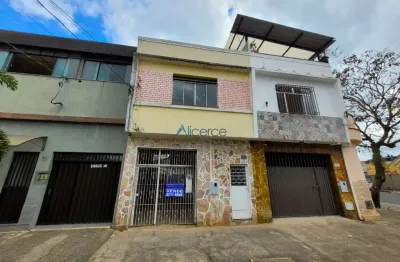 Casa duplex com 03 quartos e garagem no mariano procópio