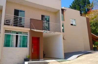 Casa duplex com 03 quartos e garagem no monte castelo