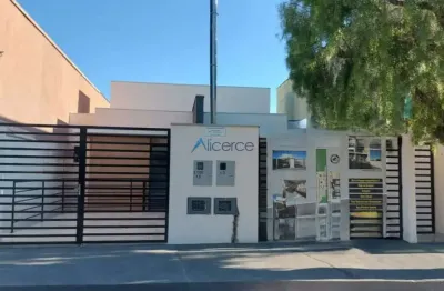 Casa com 2 quartos à venda na Rua Frizero, Parque Independência III, Juiz de Fora