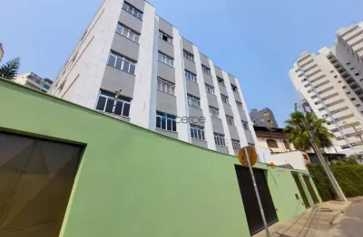 Apartamento de 02 quartos com área externa e garagem no granbery.