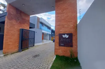 Casa dúplex 3 suítes com piscina em condomínio fechado