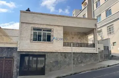 Casa com 3 quartos à venda na Rua Batista de Oliveira, Centro, Juiz de Fora