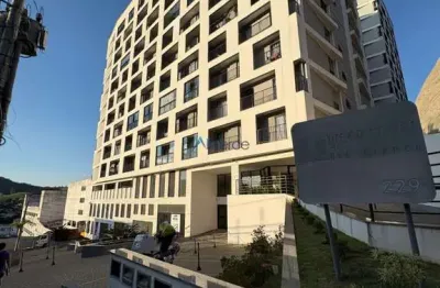 Maravilhoso apartamento de 2 quartos na principal avenida da cidade