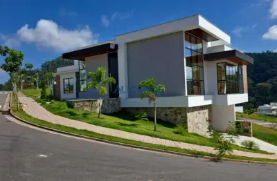 Belíssima casa linear de esquina, com fachada imponente no estrela alta em dois terrenos com 728m2.