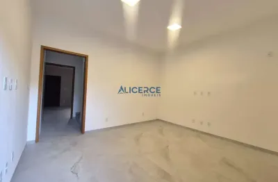 Casa duplex, com 02 suítes no residencial jardim são joão.
