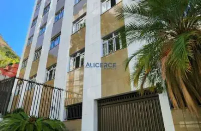 Oportunidade! apartamento 2 quartos com garagem no centro.