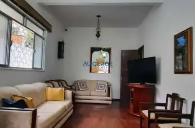 Casa ampla de 3 quartos, 3 vagas de garagem e quintal no paineiras!