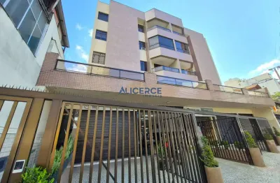 Cobertura duplex com 03 quartos e 02 vagas de garagem na avenida barão do rio branco.